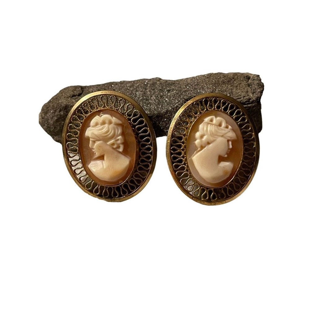 Vintage/Antique WINARD 1-20-12K Gold‎ Filled Carved Shell Cameo Clip On Earrings